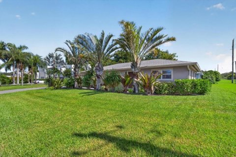 Villa ou maison à louer à Sarasota, Floride: 3 chambres, 118.36 m2 № 2418677 - photo 3