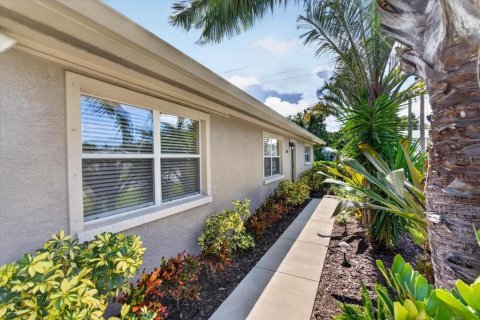 Villa ou maison à louer à Sarasota, Floride: 3 chambres, 118.36 m2 № 2418677 - photo 4