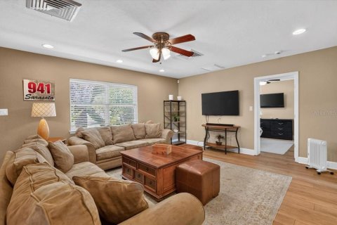 Villa ou maison à louer à Sarasota, Floride: 3 chambres, 118.36 m2 № 2418677 - photo 6