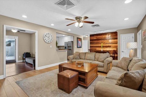 Villa ou maison à louer à Sarasota, Floride: 3 chambres, 118.36 m2 № 2418677 - photo 9