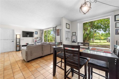 Купить виллу или дом в Майами, Флорида 8 комнат, 145.3м2, № 1957656 - фото 4