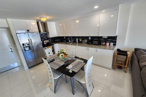 Condo in Miami Beach, Florida, 1 bedroom № 2257791 - photo 4