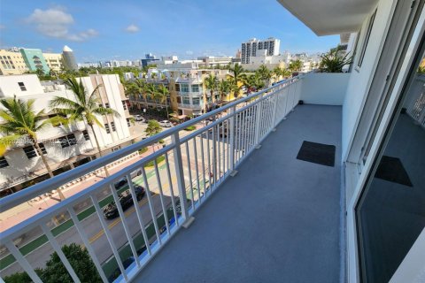 Condo in Miami Beach, Florida, 1 bedroom № 2257791 - photo 6