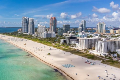 Condo in Miami Beach, Florida, 1 bedroom № 2257791 - photo 2