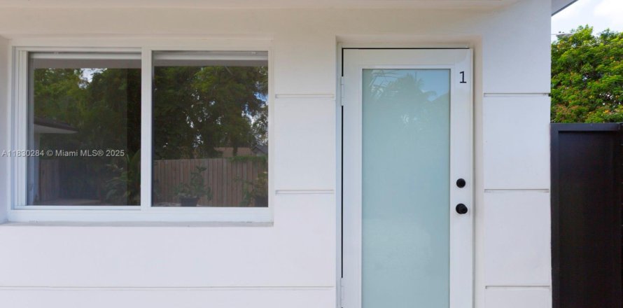 Casa en Miami, Florida 1 dormitorio, 274.25 m2 № 1806015