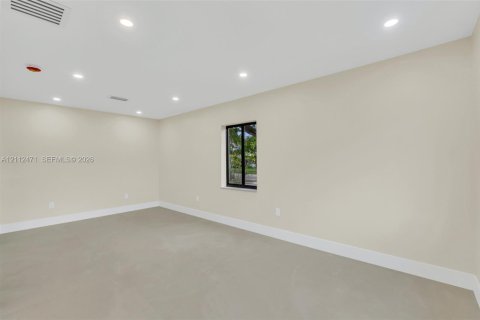 House in West Miami, Florida 3 bedrooms, 131.27 sq.m. № 2432961 - photo 30