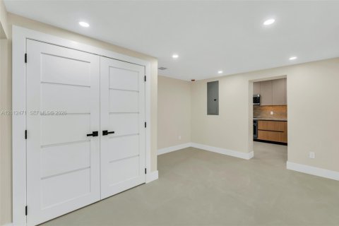 House in West Miami, Florida 3 bedrooms, 131.27 sq.m. № 2432961 - photo 25