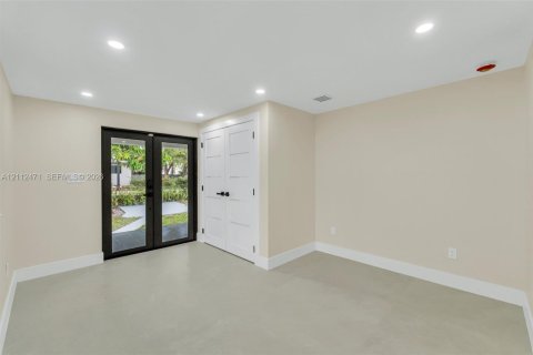 House in West Miami, Florida 3 bedrooms, 131.27 sq.m. № 2432961 - photo 27