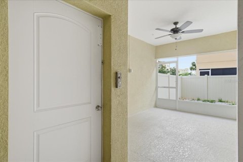 Adosado en venta en New Port Richey, Florida, 3 dormitorios, 153.47 m2 № 2091919 - foto 2