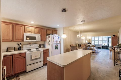 Condo in Sarasota, Florida, 2 bedrooms  № 1718482 - photo 2