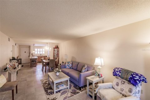 Condo in Sarasota, Florida, 2 bedrooms  № 1718482 - photo 10