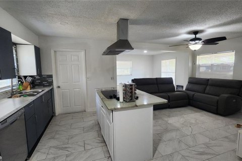 House in Orlando, Florida 4 bedrooms, 102.66 sq.m. № 1677811 - photo 5