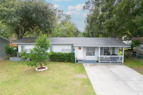 House in Orlando, Florida 4 bedrooms, 102.66 sq.m. № 1677811 - photo 1