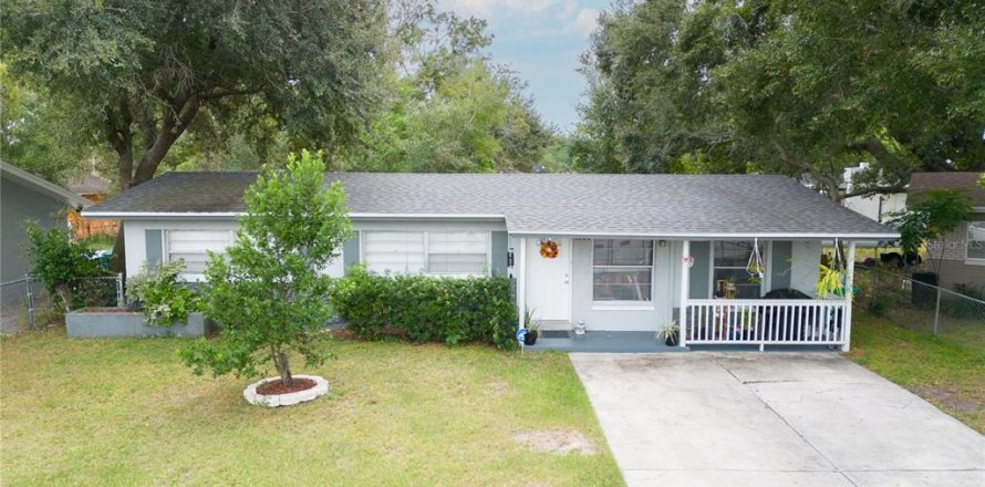 House in Orlando, Florida 4 bedrooms, 102.66 sq.m. № 1677811