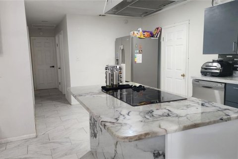 House in Orlando, Florida 4 bedrooms, 102.66 sq.m. № 1677811 - photo 14