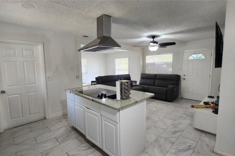 House in Orlando, Florida 4 bedrooms, 102.66 sq.m. № 1677811 - photo 6