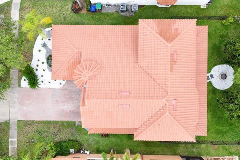 Купить виллу или дом в Уиндермир, Флорида 15 комнат, 264.21м2, № 1778707 - фото 2