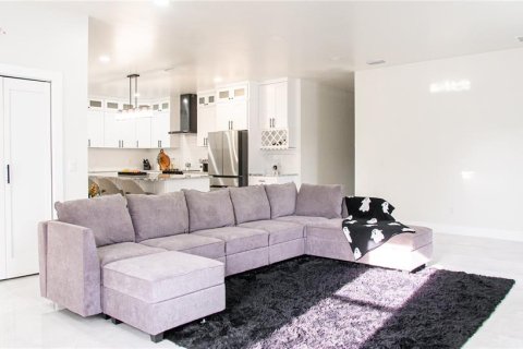 Casa en alquiler en Clearwater, Florida, 4 dormitorios, 213.86 m2 № 1900215 - foto 4