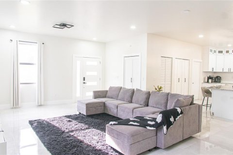 Casa en alquiler en Clearwater, Florida, 4 dormitorios, 213.86 m2 № 1900215 - foto 3