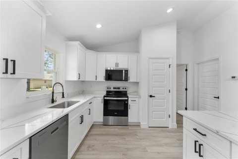 House in Ocala, Florida 3 bedrooms, 136.85 sq.m. № 1914815 - photo 5