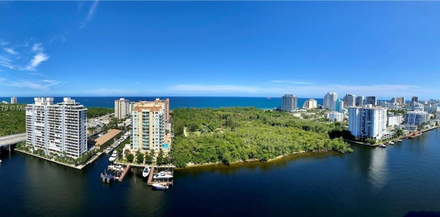 Кондоминиум с 2 спальнями в Форт-Лодердейл, Флорида № 1970437