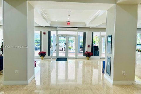 Condo in North Bay Village, Florida, 1 bedroom  № 1725843 - photo 10