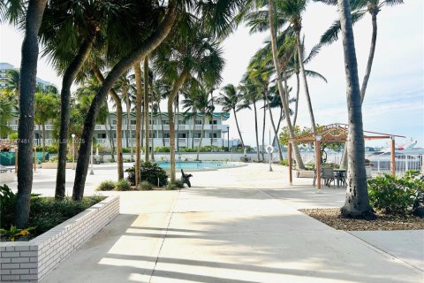 Condo in North Bay Village, Florida, 1 bedroom  № 1725843 - photo 17