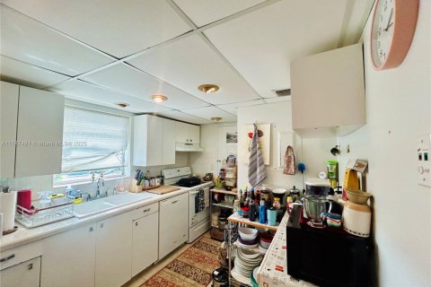 Condo in North Bay Village, Florida, 1 bedroom  № 1725843 - photo 8
