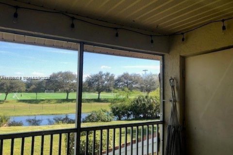 Снять в аренду кондоминиум в Корал-Спрингс, Флорида 2 спальни, 99.78м2, № 2005756 - фото 16