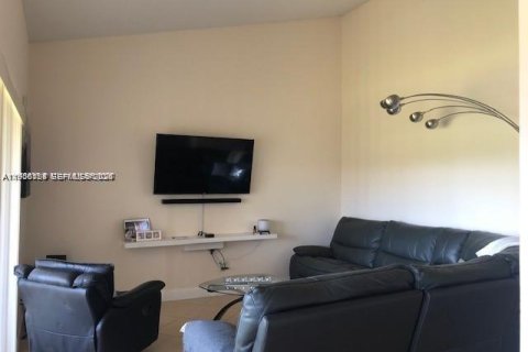 Снять в аренду кондоминиум в Корал-Спрингс, Флорида 2 спальни, 99.78м2, № 2005756 - фото 7