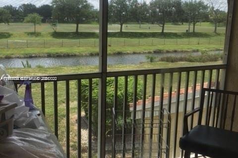 Снять в аренду кондоминиум в Корал-Спрингс, Флорида 2 спальни, 99.78м2, № 2005756 - фото 15