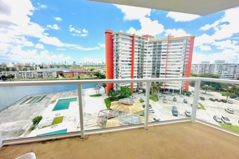 Купить кондоминиум в Майами, Флорида 2 спальни, 105.91м2, № 2090754 - фото 5