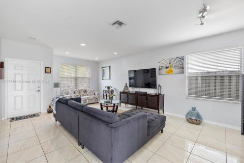 Купить виллу или дом в Хомстед, Флорида 3 спальни, 157.28м2, № 1728168 - фото 6