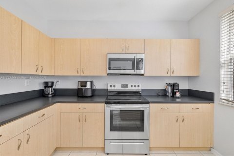 Купить виллу или дом в Хомстед, Флорида 3 спальни, 157.28м2, № 1728168 - фото 12