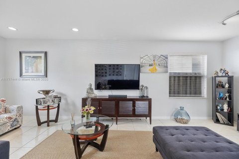 Купить виллу или дом в Хомстед, Флорида 3 спальни, 157.28м2, № 1728168 - фото 5