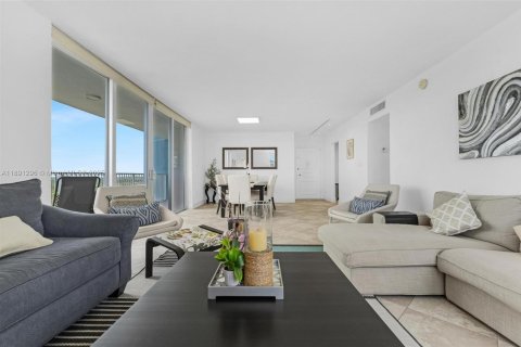 Copropriété à vendre à Miami Beach, Floride: 2 chambres, 112.23 m2 № 1944800 - photo 25