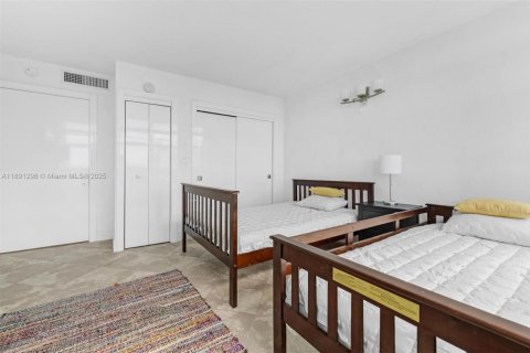 Copropriété à vendre à Miami Beach, Floride: 2 chambres, 112.23 m2 № 1944800 - photo 13