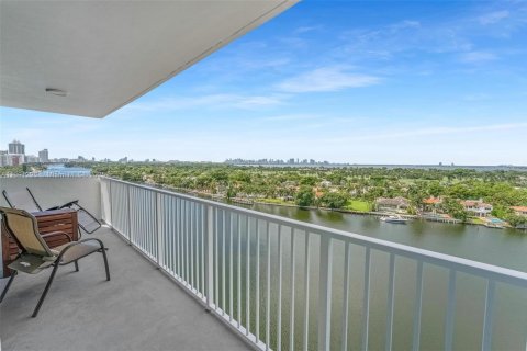 Copropriété à vendre à Miami Beach, Floride: 2 chambres, 112.23 m2 № 1944800 - photo 2