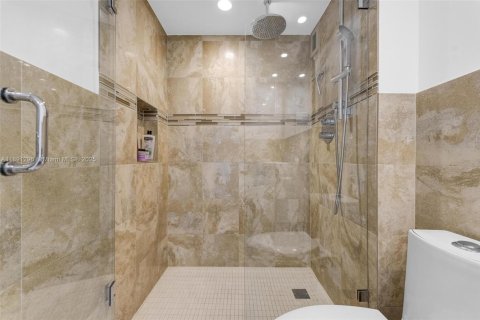 Copropriété à vendre à Miami Beach, Floride: 2 chambres, 112.23 m2 № 1944800 - photo 15
