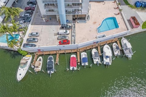 Copropriété à vendre à Miami Beach, Floride: 2 chambres, 112.23 m2 № 1944800 - photo 30
