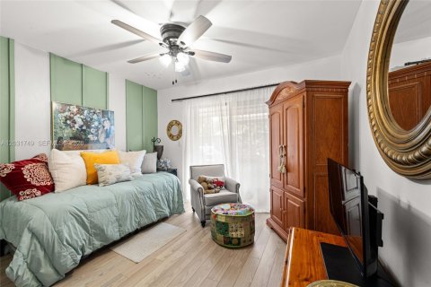 Condo in Miami, Florida, 2 bedrooms  № 2077946 - photo 15