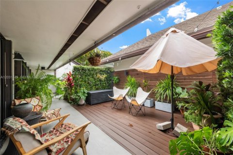 Condo in Miami, Florida, 2 bedrooms  № 2077946 - photo 5