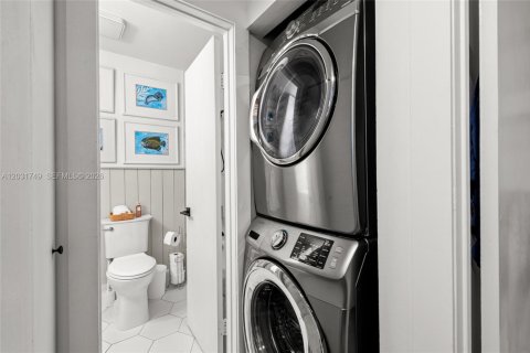 Condo in Miami, Florida, 2 bedrooms  № 2077946 - photo 17