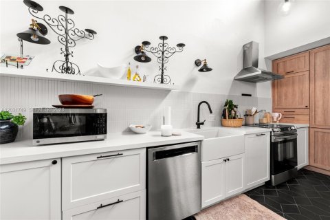 Condo in Miami, Florida, 2 bedrooms  № 2077946 - photo 13