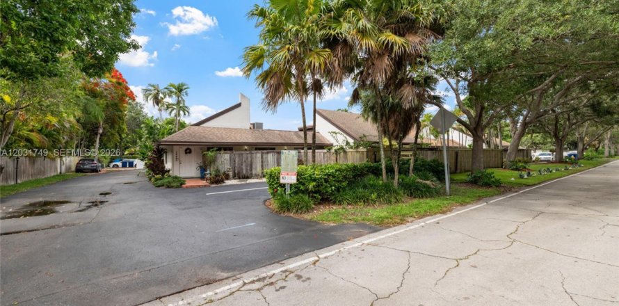 Condo in Miami, Florida, 2 bedrooms  № 2077946