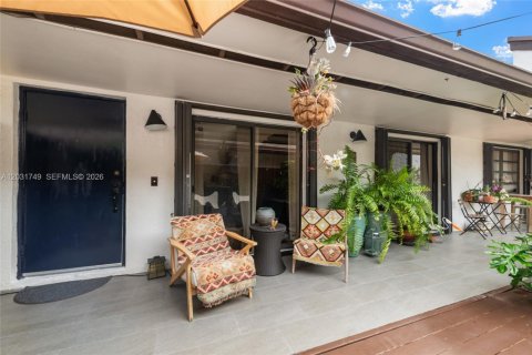 Condo in Miami, Florida, 2 bedrooms  № 2077946 - photo 6