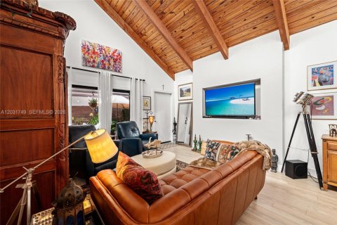 Condo in Miami, Florida, 2 bedrooms  № 2077946 - photo 10