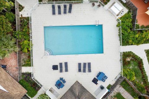 Condo in Miami, Florida, 2 bedrooms  № 2077946 - photo 23