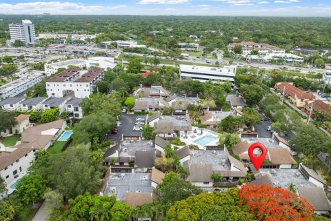 Condo in Miami, Florida, 2 bedrooms  № 2077946 - photo 27