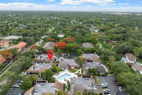 Condo in Miami, Florida, 2 bedrooms  № 2077946 - photo 25